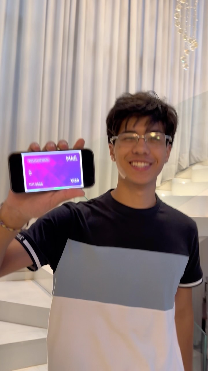 guislalom, creator de Midi, mostrando cómo cobra en dólares